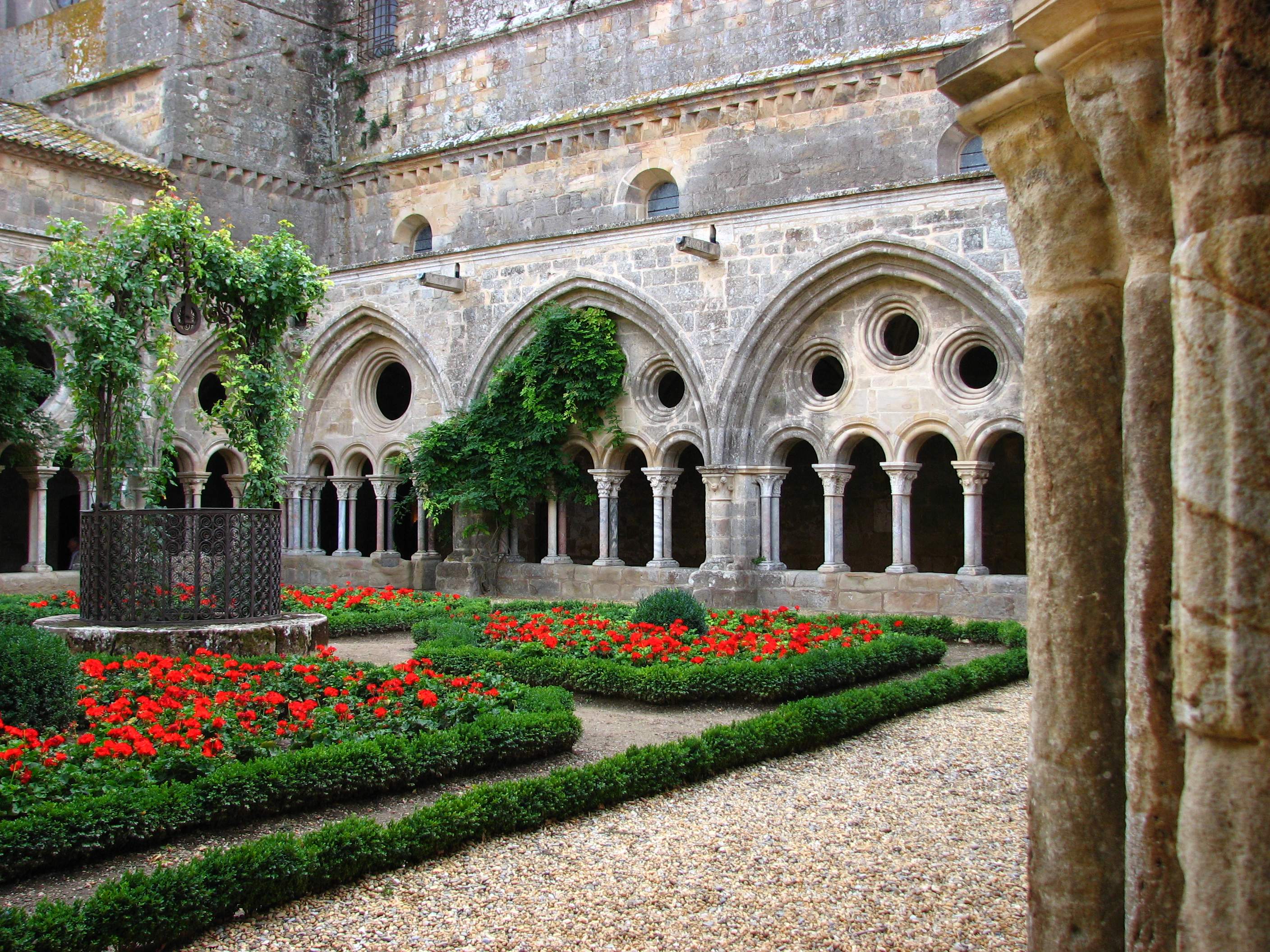 🏰 퐁프루아드 수도원